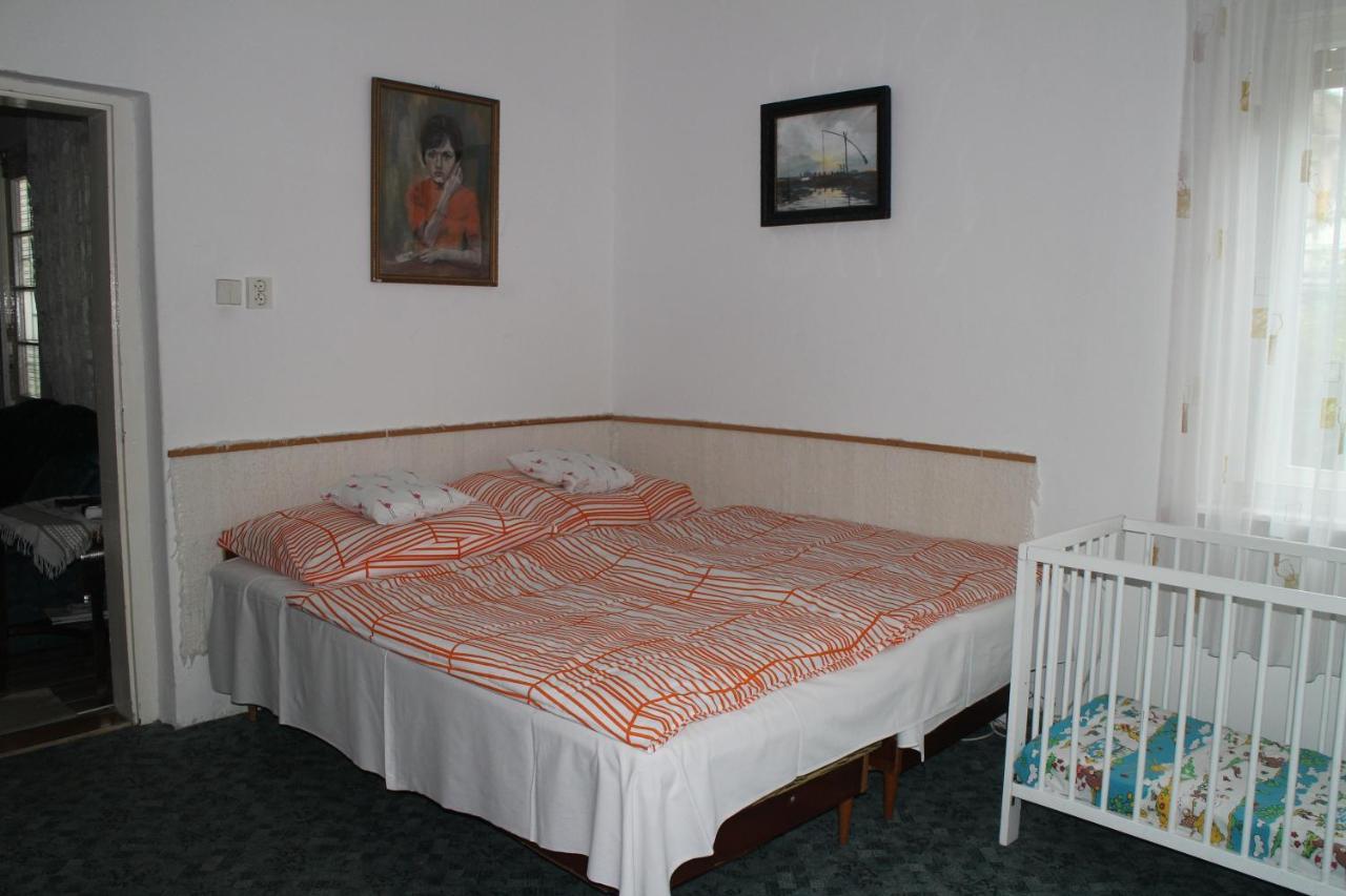 Evelin Nyaralohaz Villa Siofok Exterior photo