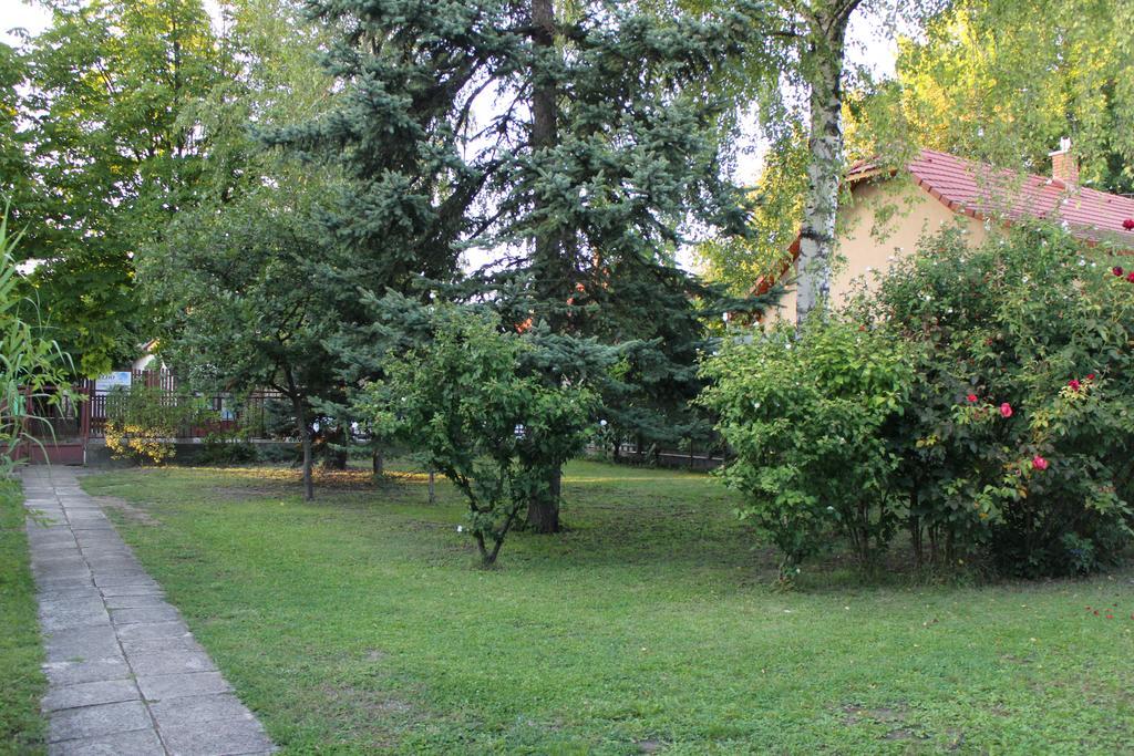 Evelin Nyaralohaz Villa Siofok Exterior photo