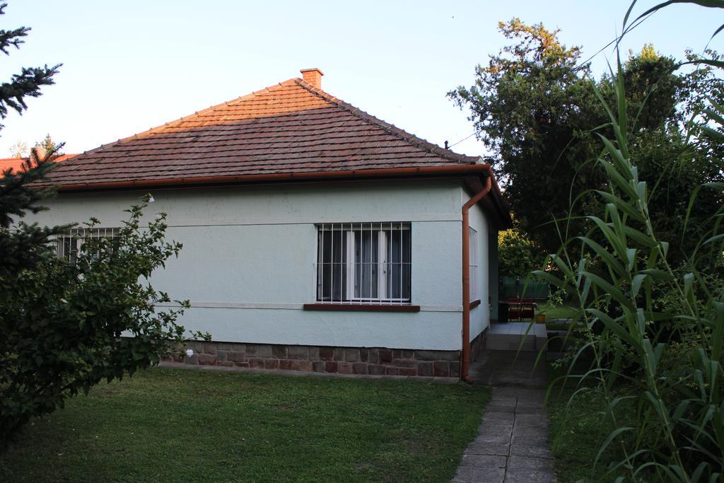 Evelin Nyaralohaz Villa Siofok Exterior photo
